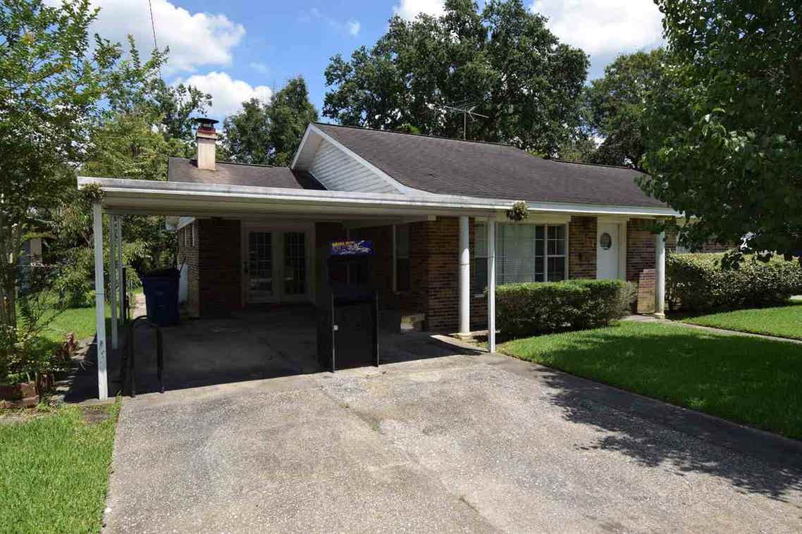 For Sale 114 Cravens Dr., Silsbee, TX 77656 3 Beds / 2