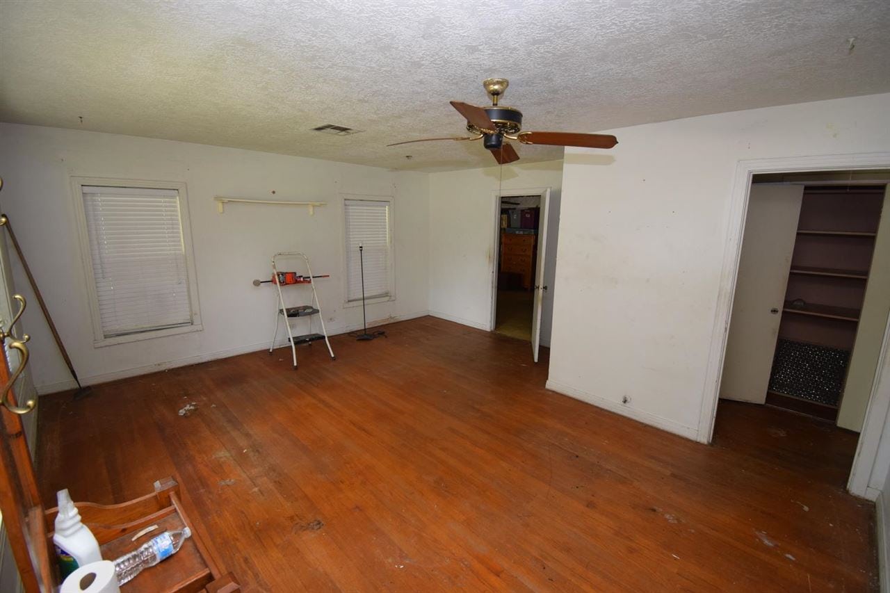 For Sale 114 Cravens Dr., Silsbee, TX 77656 3 Beds / 2